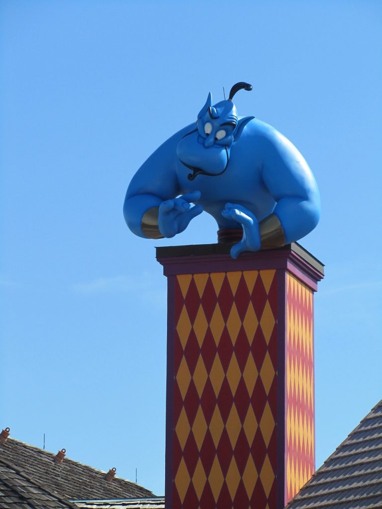 Statue géante du personnage du génie d’Aladdin de Disney.